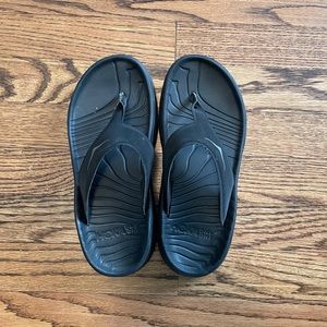 HOKA ORA Recovery Flip